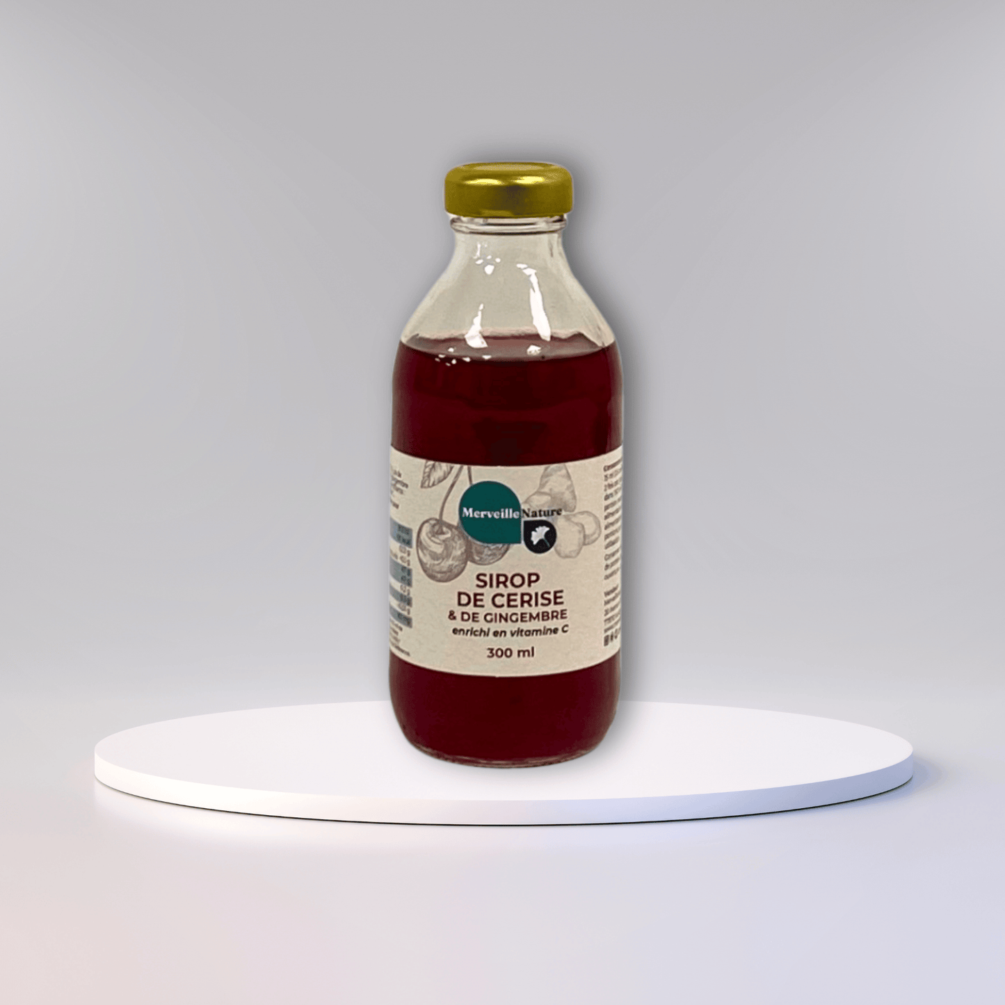 Bouteille de sirop cerise-gingembre enrichi en vitamine C, posée sur un podium rond.