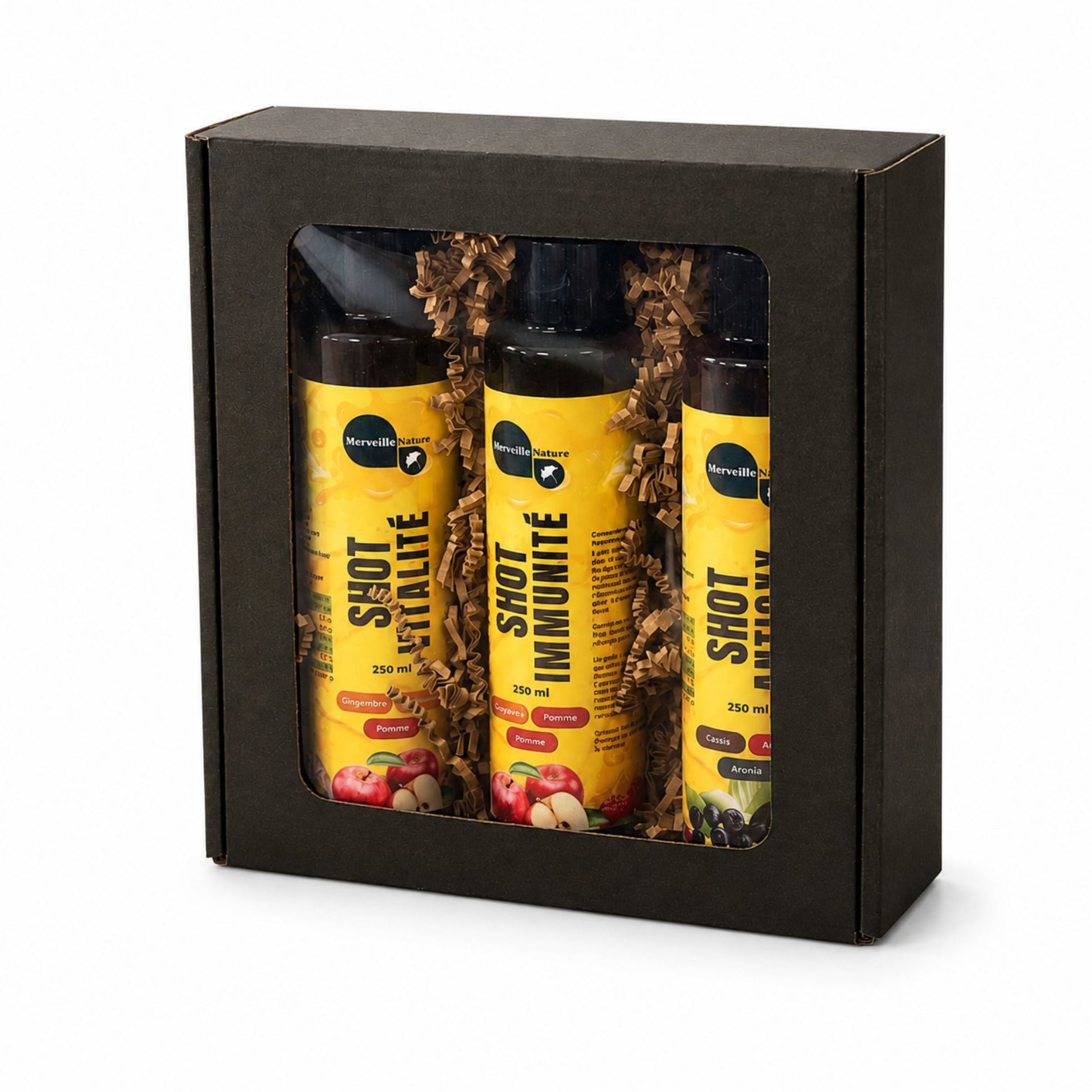 Coffret cadeau MerveilleNature Power Shots avec trois boissons bien-être de 250 ml dans une boîte noire élégante sur fond blanc.
