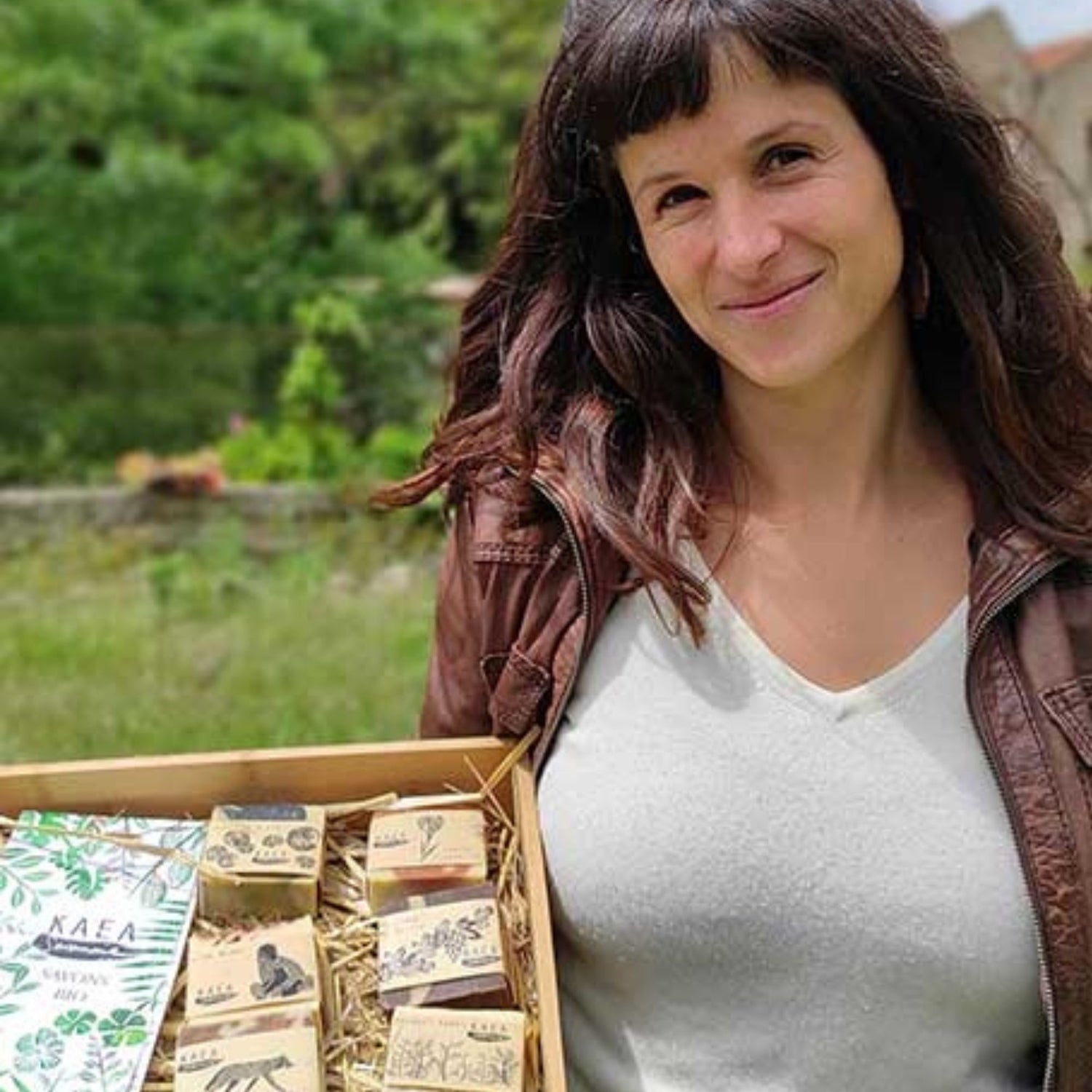 Fondatrice de KAEA Savonnerie souriante avec ses savons artisanaux bio, fabriqués à la main dans le Sud de la France