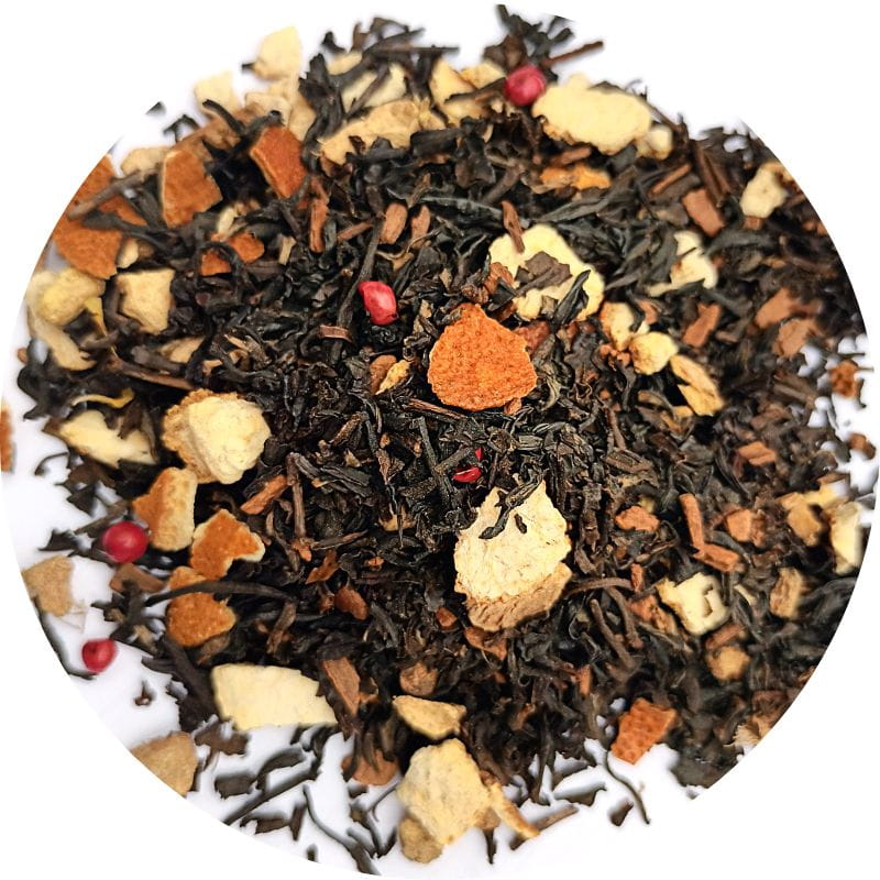 Ingrédients de l’Infusion du Père Noël : thé noir, écorce d’orange, gingembre, cannelle moulue et poivre rouge – infusion de Noël épicée et gourmande