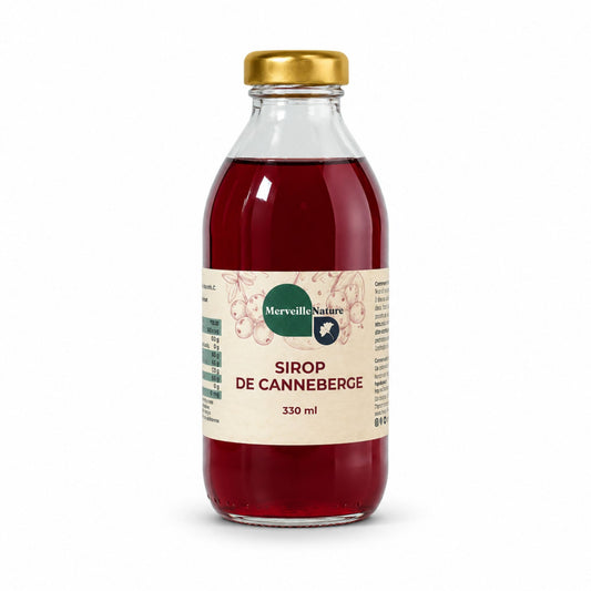 Bouteille de sirop de canneberge Merveille Nature 330 ml sur fond blanc, sirop artisanal fruité pour boissons, desserts et recettes maison.