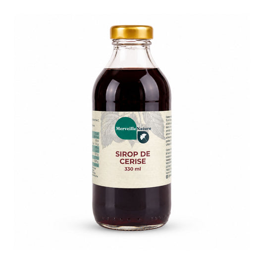Bouteille de sirop de cerise MerveilleNature 330 ml sur fond blanc, sirop artisanal fruité pour boissons, desserts et cocktails.