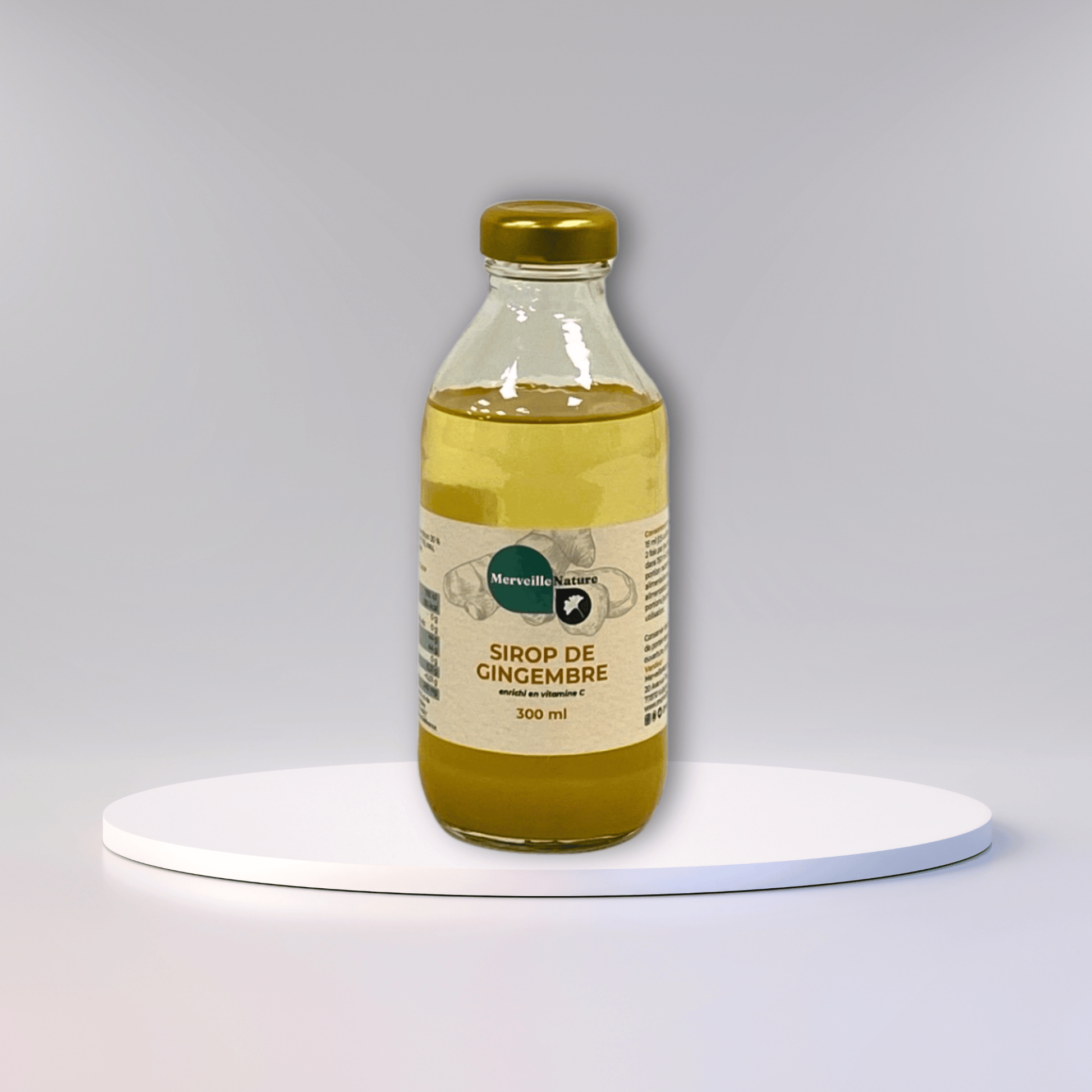 Bouteille de sirop de gingembre enrichi en vitamine C, posée sur un podium rond.