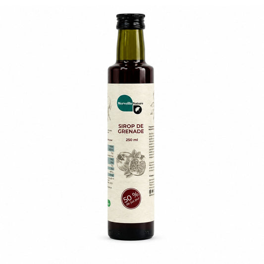 Bouteille de sirop de grenade Merveille Nature 250 ml sur fond blanc, sirop artisanal fruité pour boissons, desserts et recettes maison.