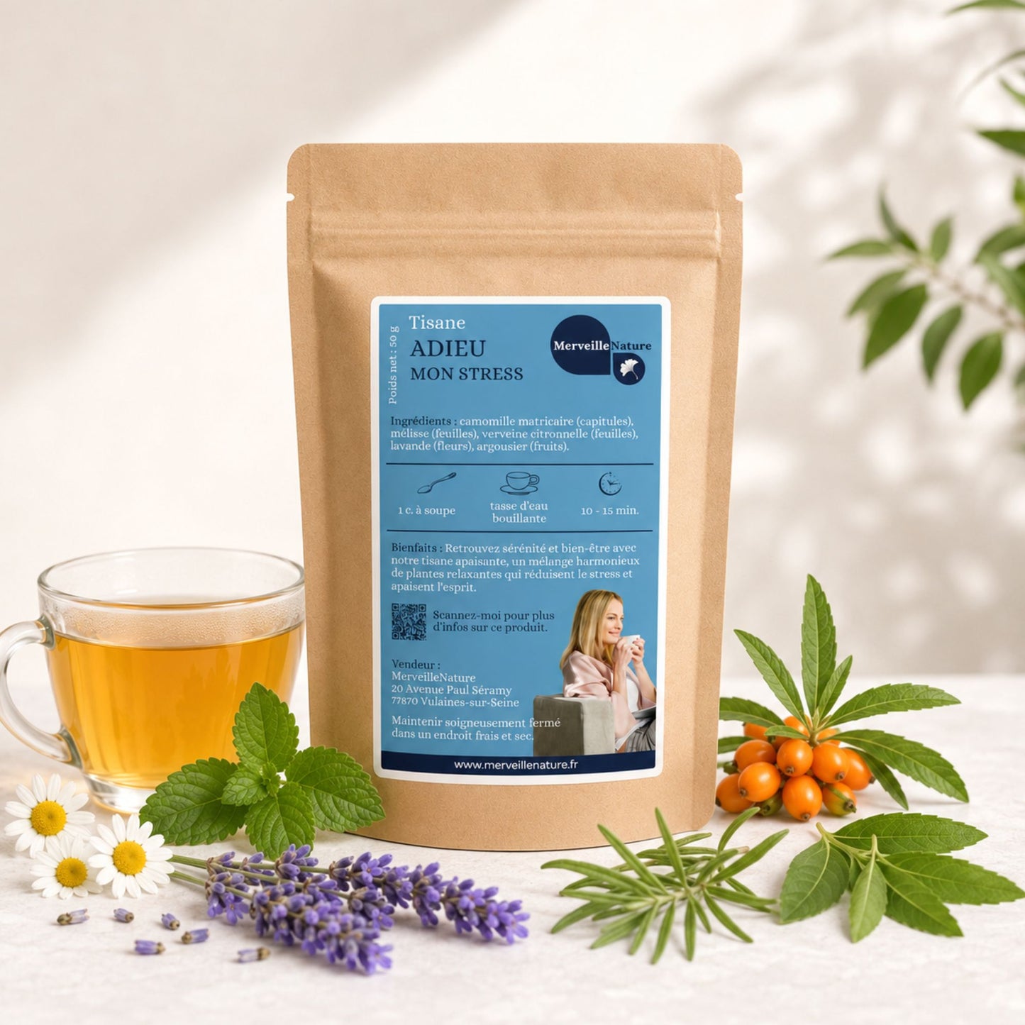 Sachet de tisane Adieu Mon Stress MerveilleNature avec tasse d’infusion et plantes naturelles, idéal pour une pause détente et bien-être.