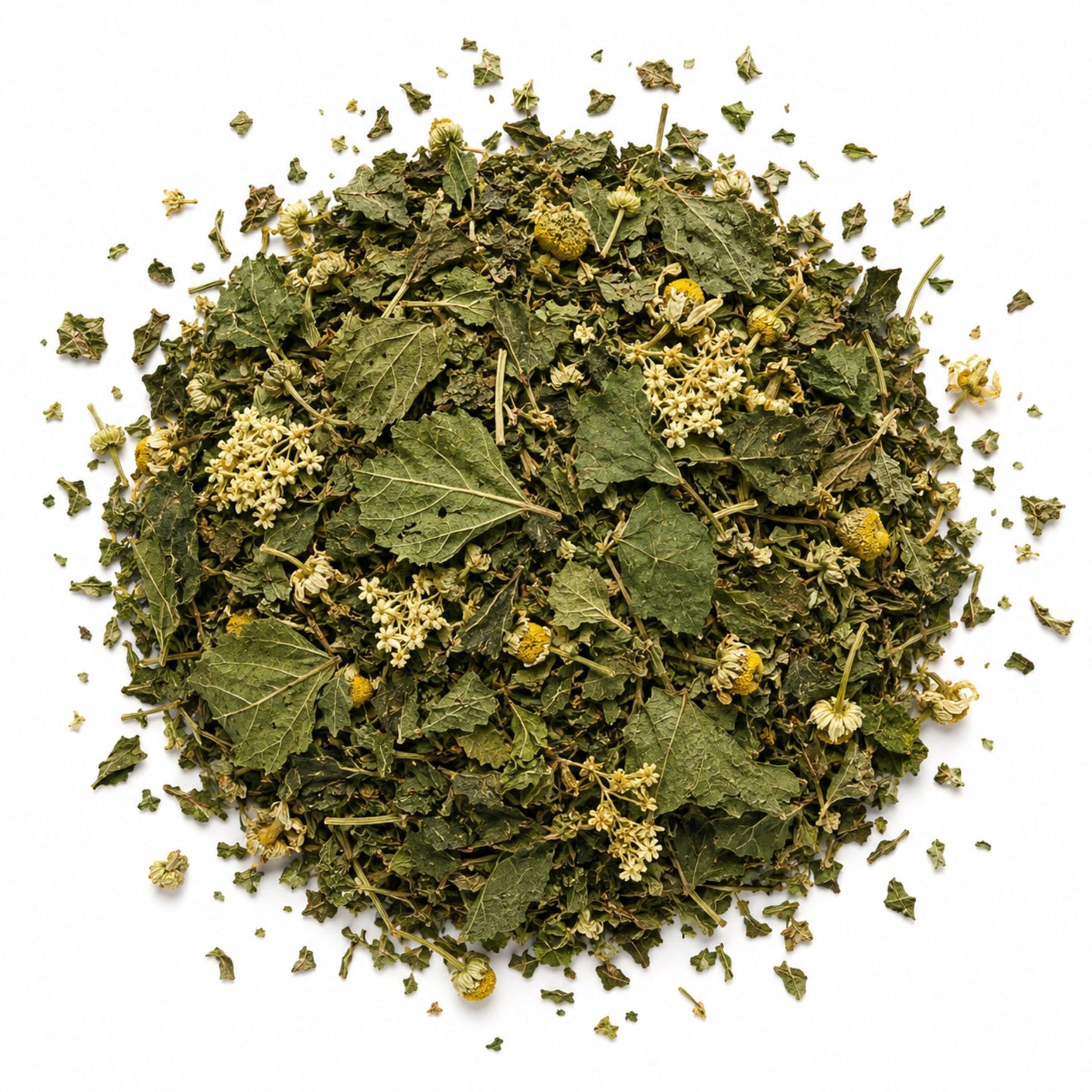 Mélange en vrac de la tisane Rhume des Foins MerveilleNature sur fond blanc, composé de feuilles d’ortie, feuilles de cassis, fleurs de sureau noir, camomille, menthe poivrée et pensée sauvage.